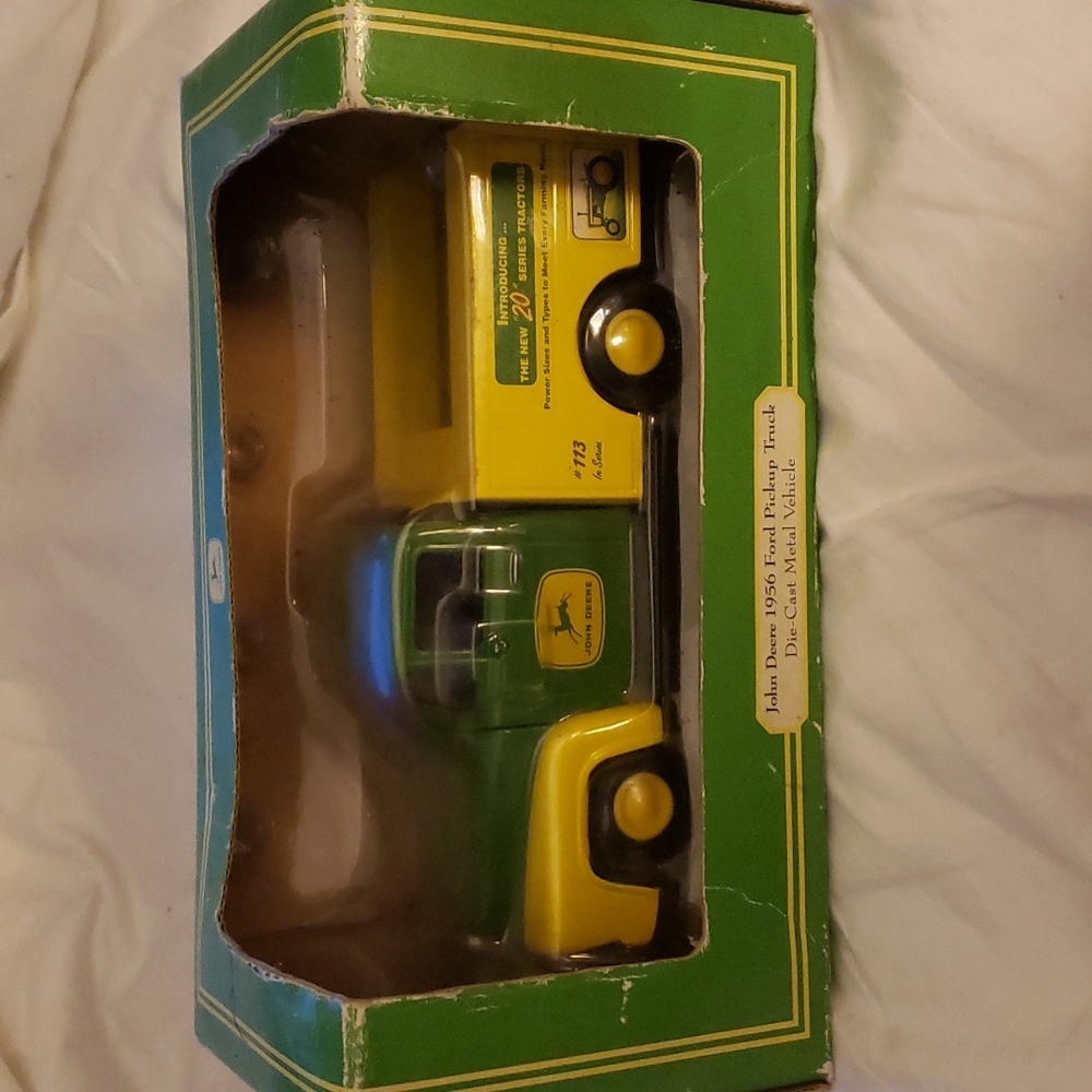 JOHN DEERE 1956 FORD DIE CAST METAL VEHICLE